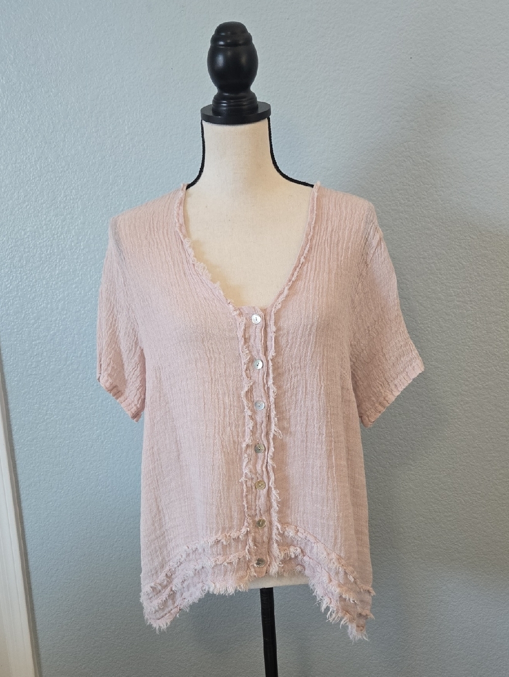 New TINA STEPHENS Blush Button-Front Crinkled Linen Raw Edge Top OS Lg XL